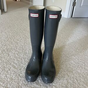 Gray Hunter rain boots. Great shape. Smoke free home